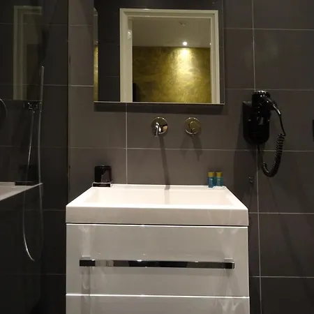 Sara's Boutique מלון 3*