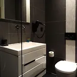 מלון Sara's Boutique 3*