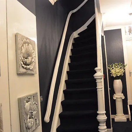 Sara's Boutique Hotel 3*