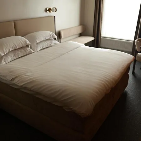 Hotel Ember Rae