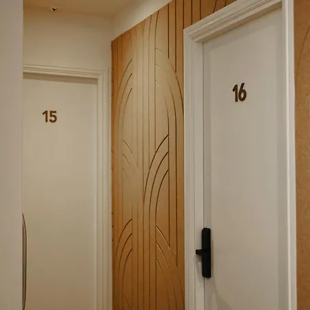 Hotel Ember Rae 3*