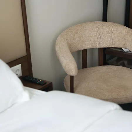 Hotel Ember Rae 3*