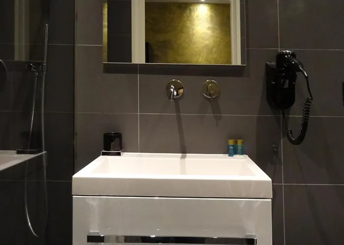 Sara's Boutique Hotel 3*