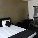ساراز البوتيكي فندق 3*